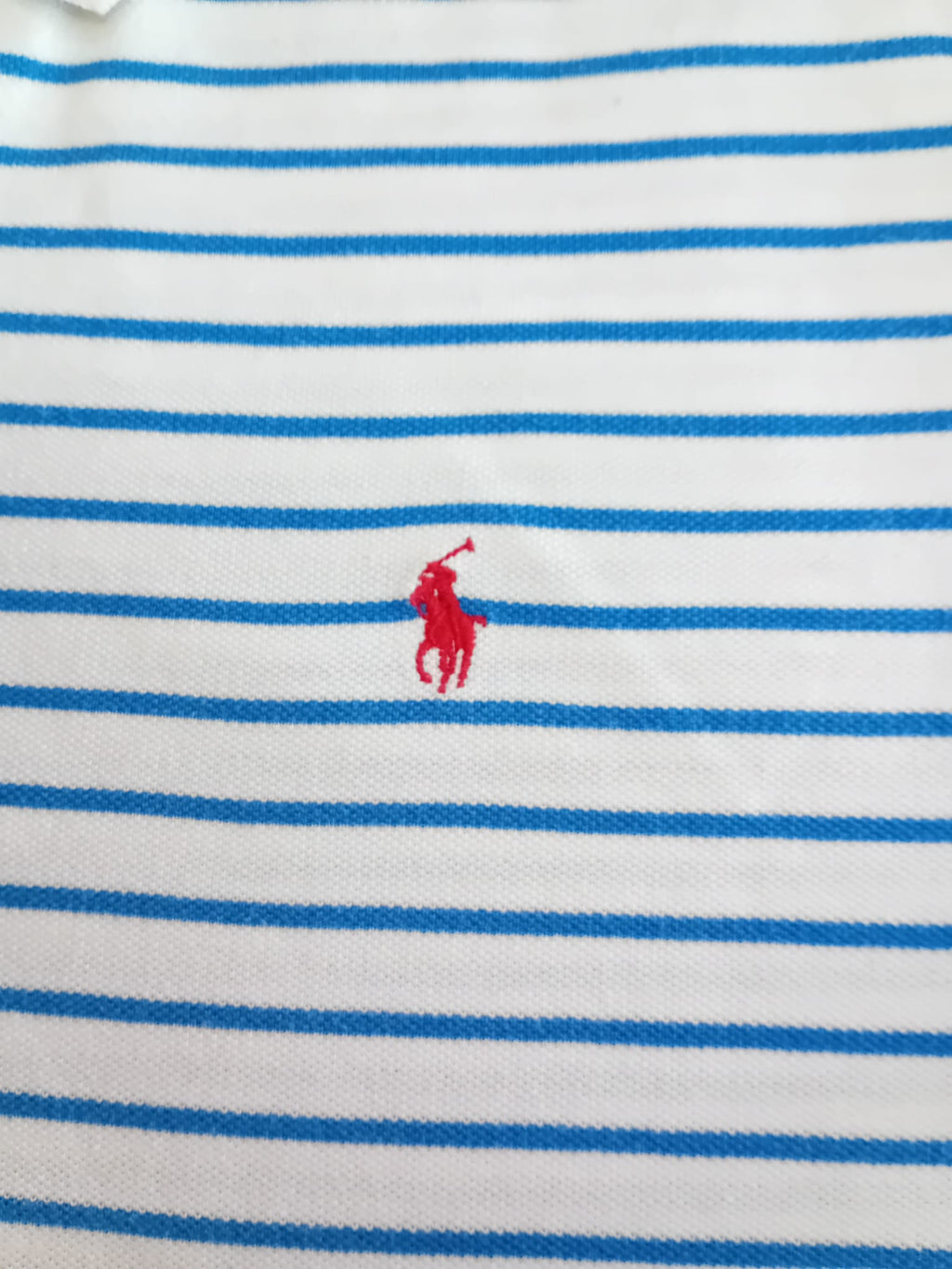 Détail poney rouge brodé Ralph Lauren
