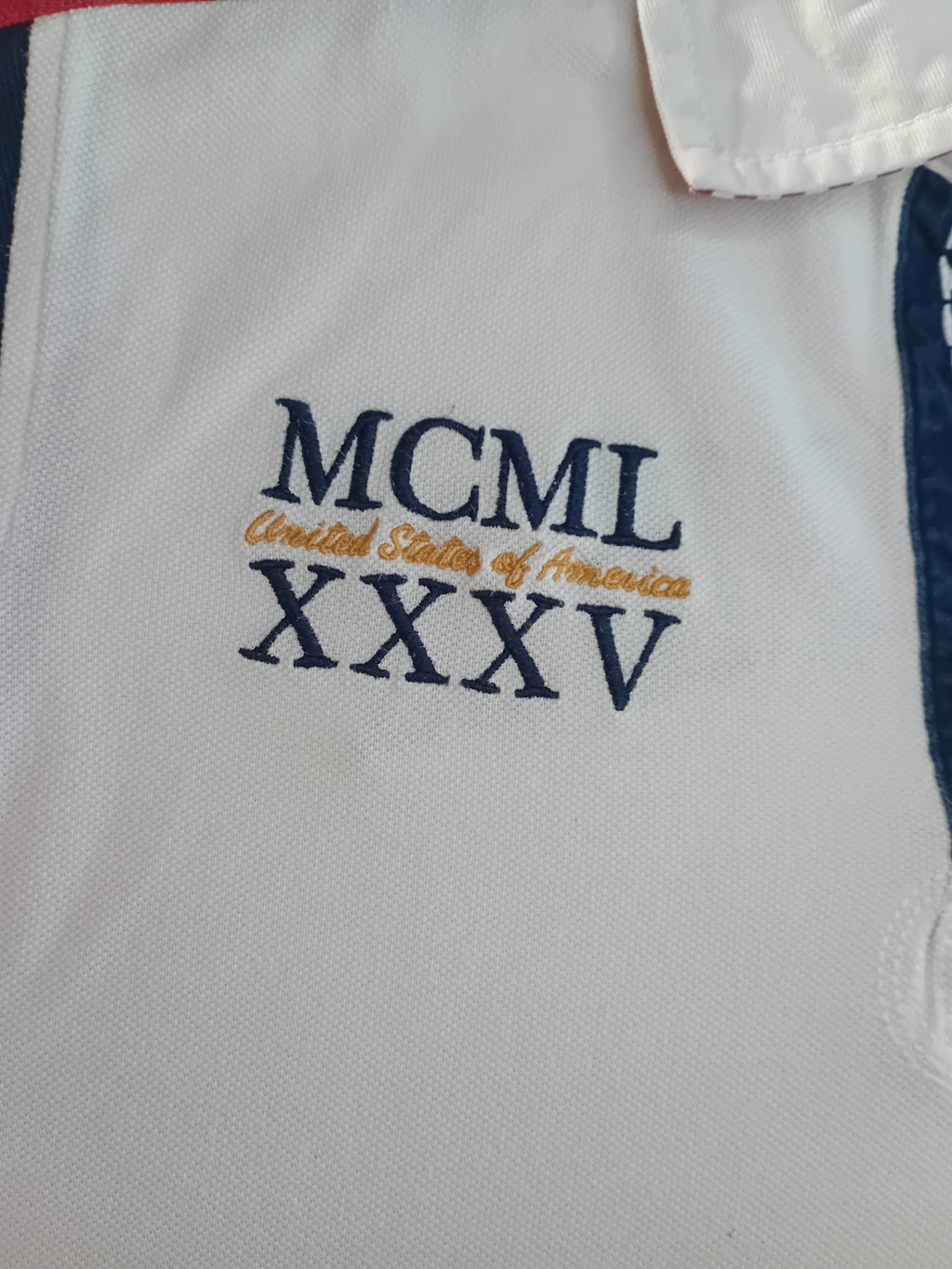 Détail col et épaulettes