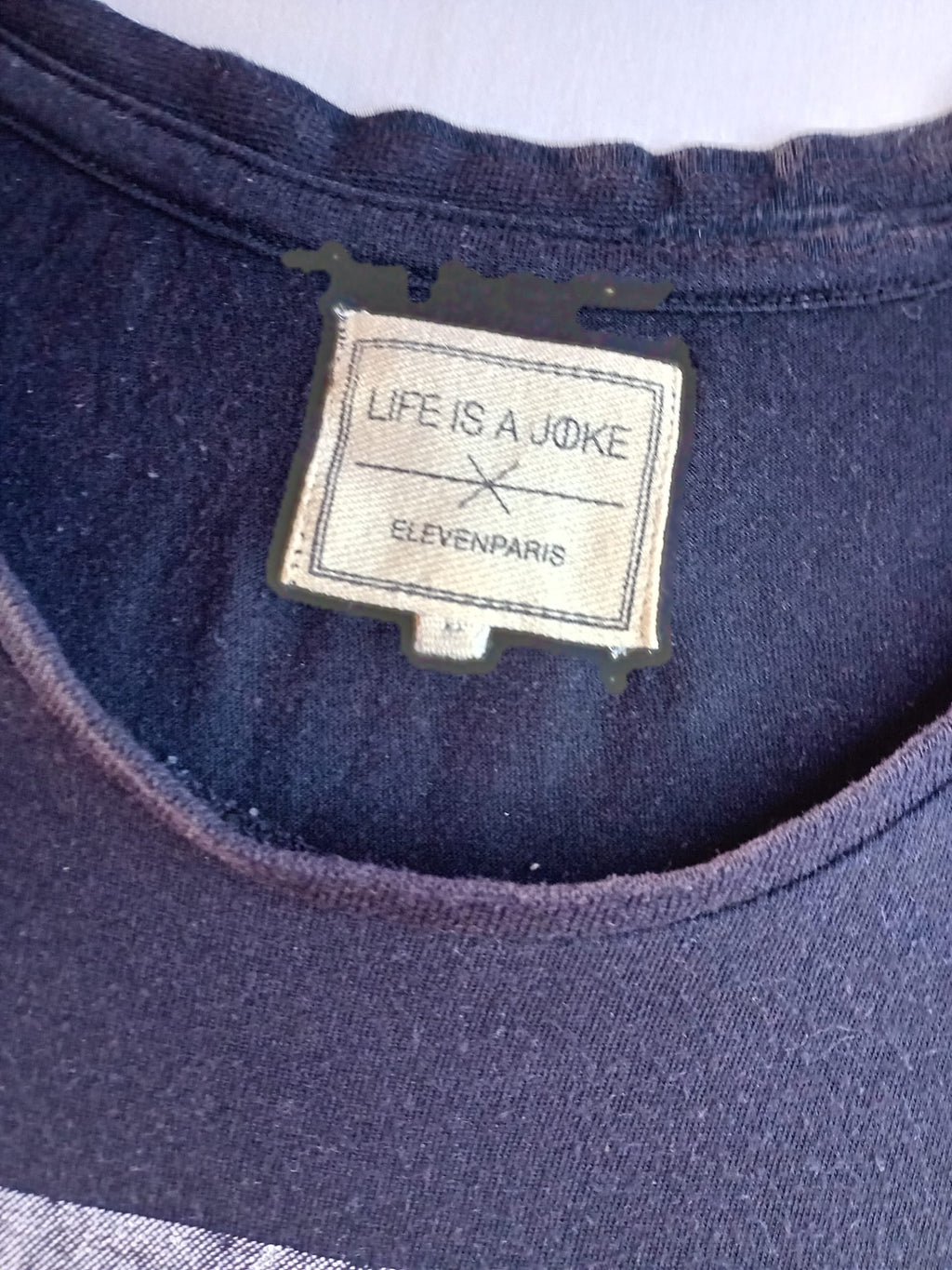 Étiquette Life Is A Joke x Eleven Paris