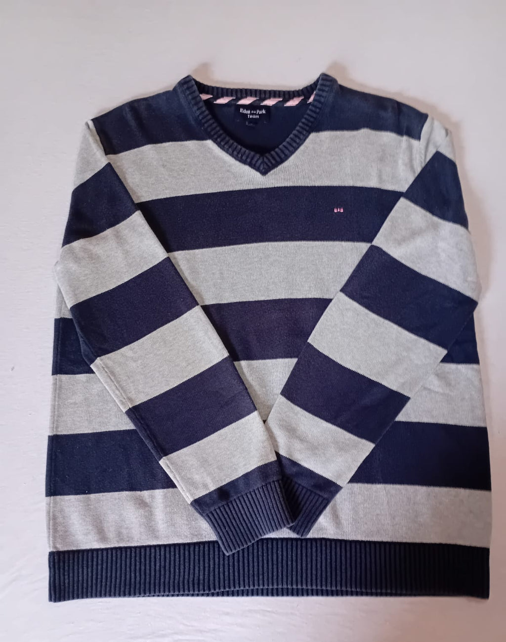 Pull col V Eden Park Team rayures navy gris – vue de face