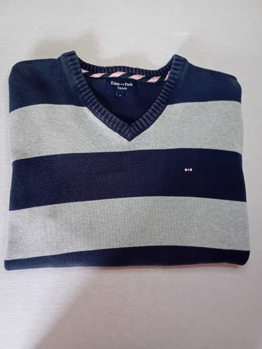 Pull Col V Eden Park Team Rayures Navy/Gris – Taille XL