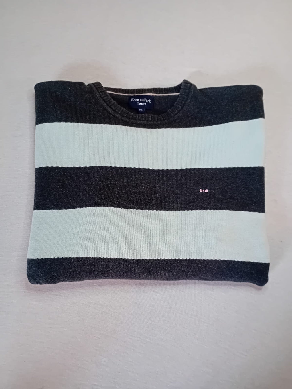Pull col rond Eden Park Team rayures anthracite/blanc – vue pliée