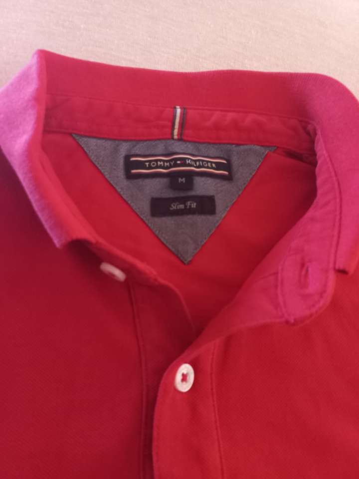 Étiquette Tommy Hilfiger Slim Fit taille M - détail col