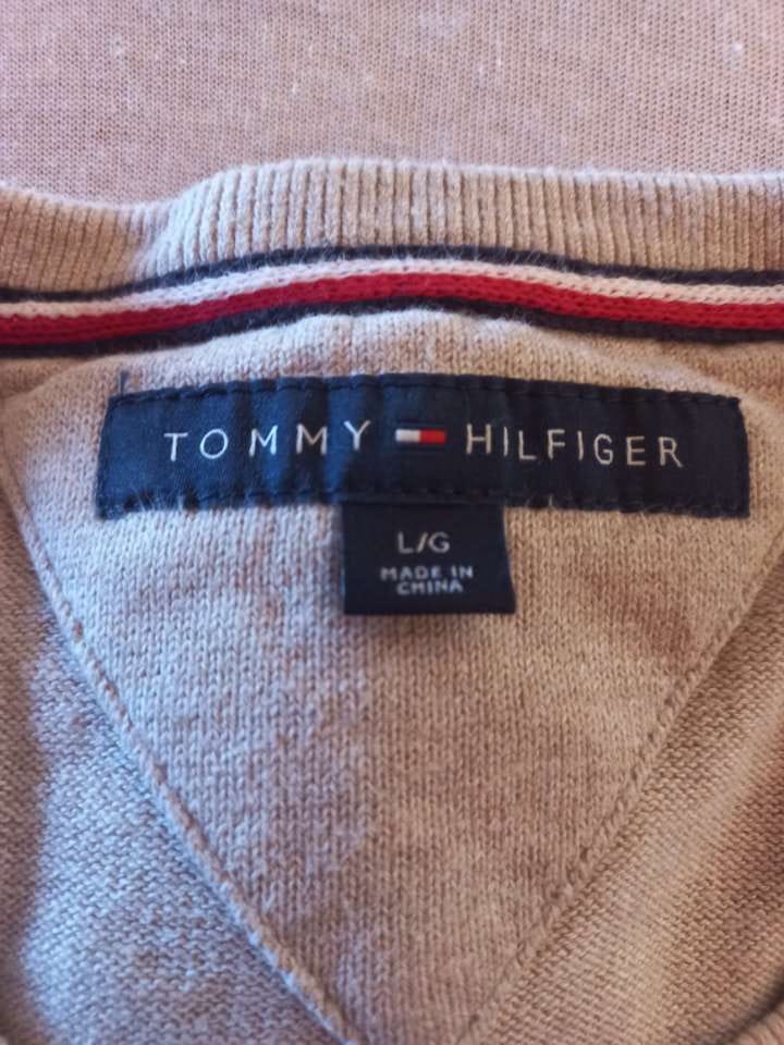 Étiquette Tommy Hilfiger taille L/G Made in China - détail col