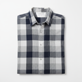 Chemise Calvin Klein Jeans carreaux bleu marine pliée fond blanc