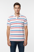 Polo Tommy Hilfiger rayé blanc bleu rouge porté mannequin homme