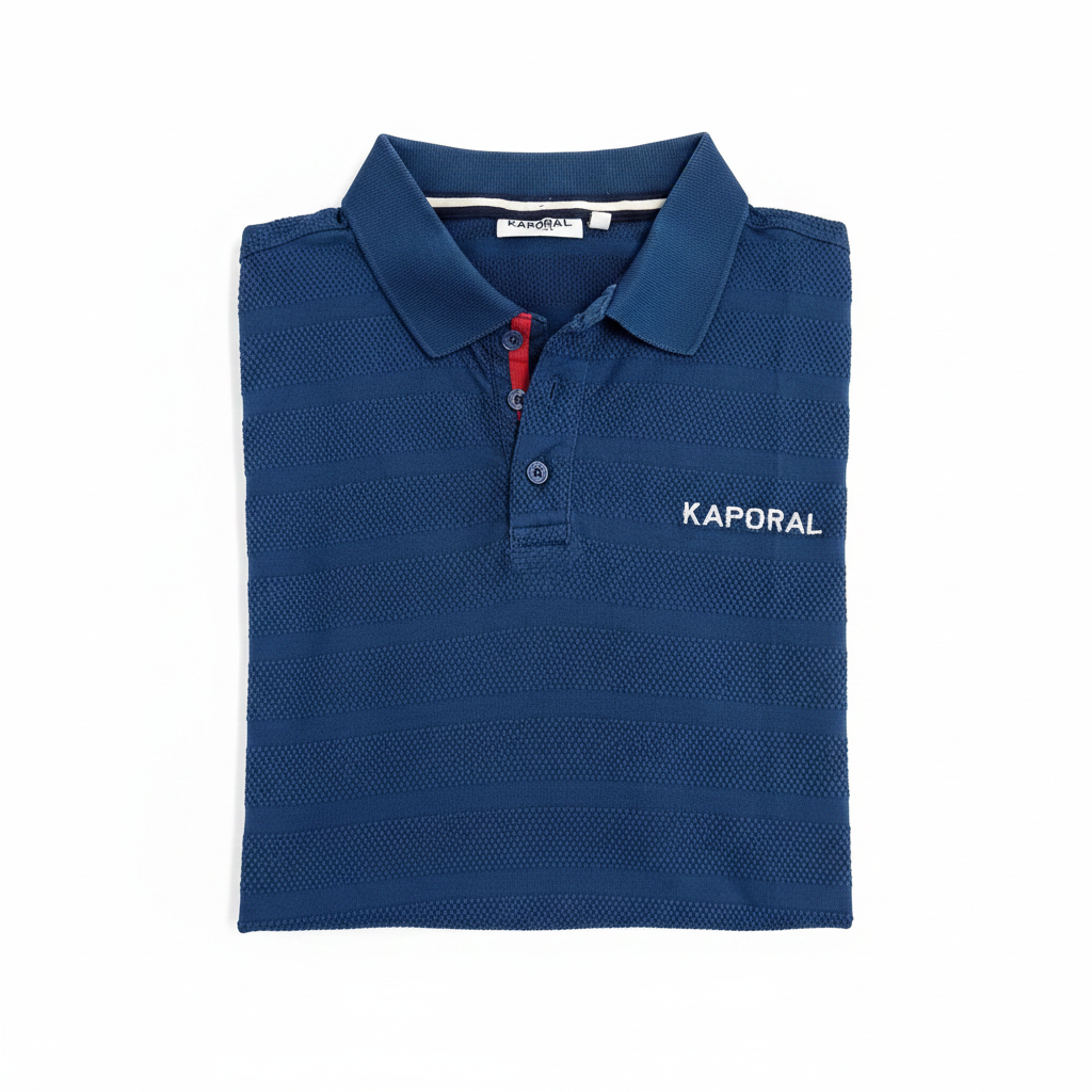 Polo Kaporal bleu marine plié fond blanc